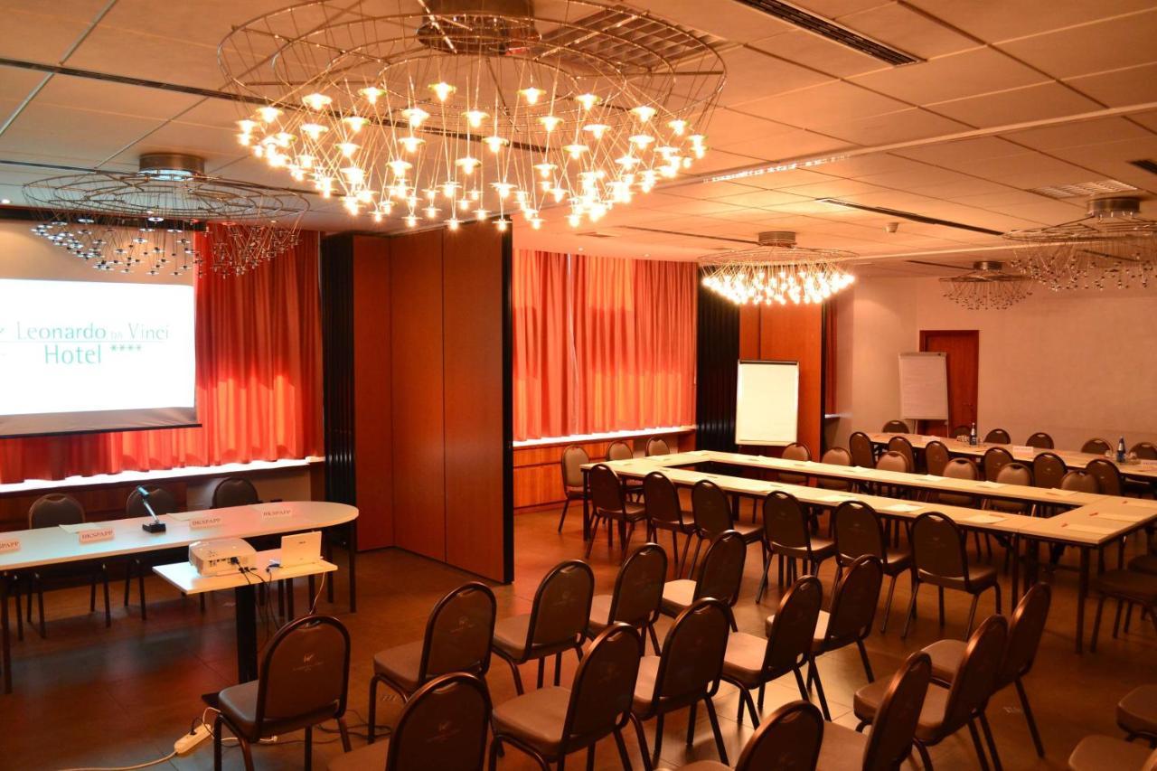 Hotel Leonardo Da Vinci Erba Esterno foto