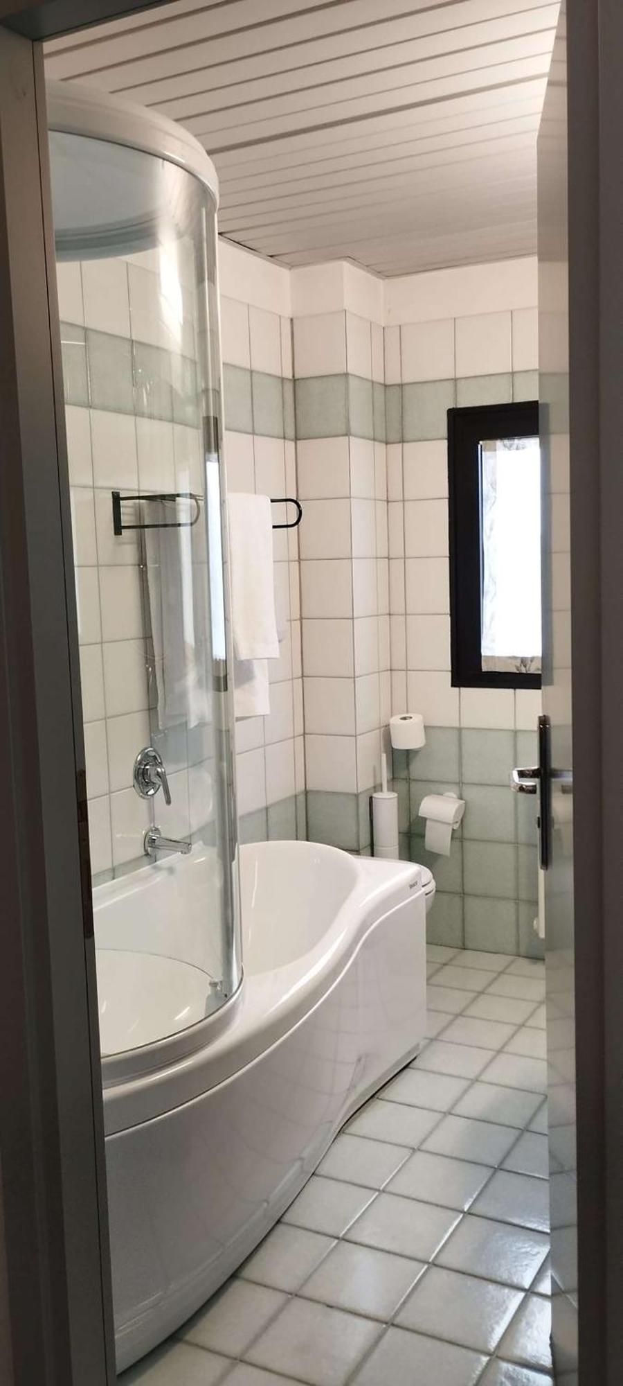 Hotel Leonardo Da Vinci Erba Esterno foto