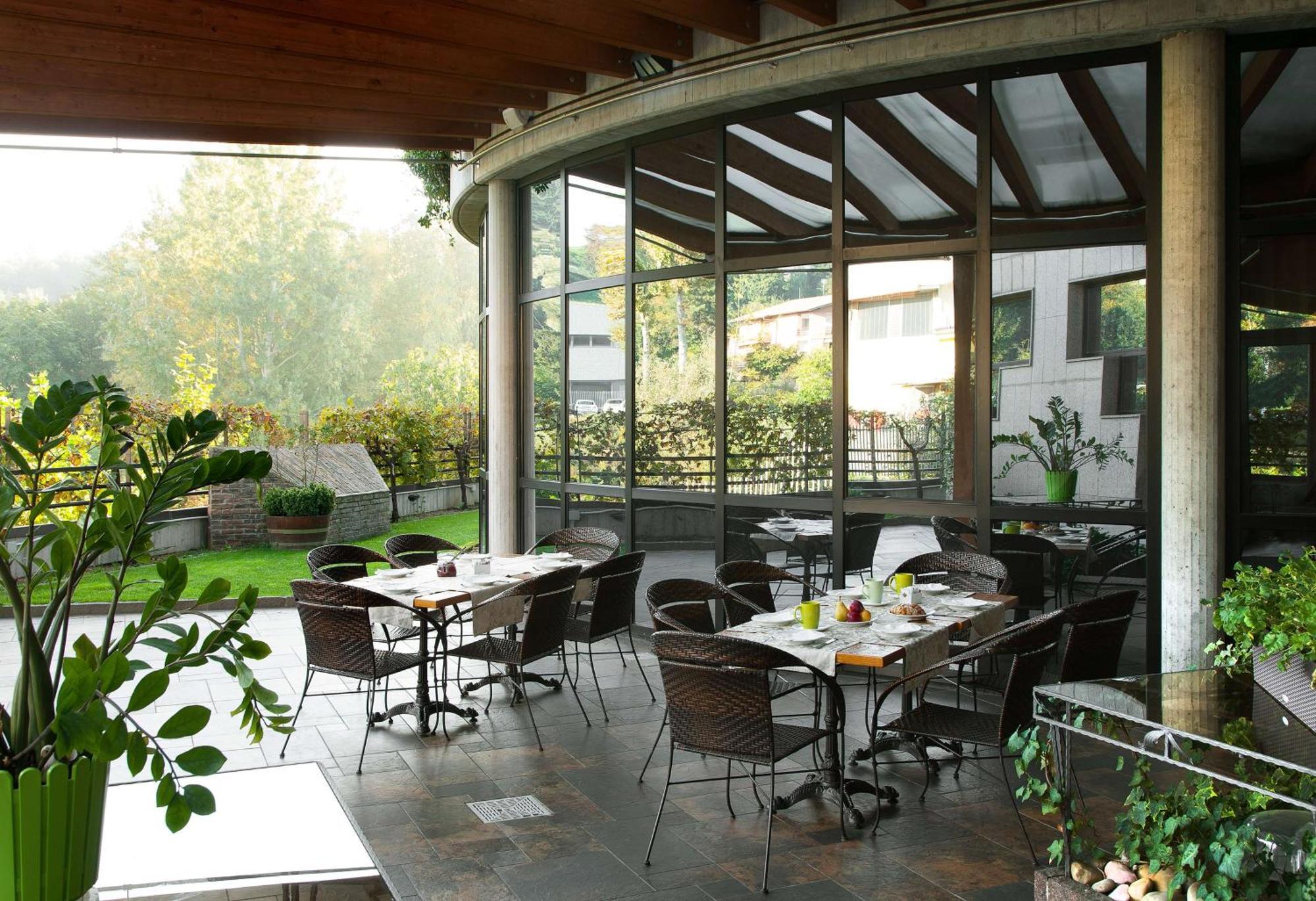 Hotel Leonardo Da Vinci Erba Esterno foto