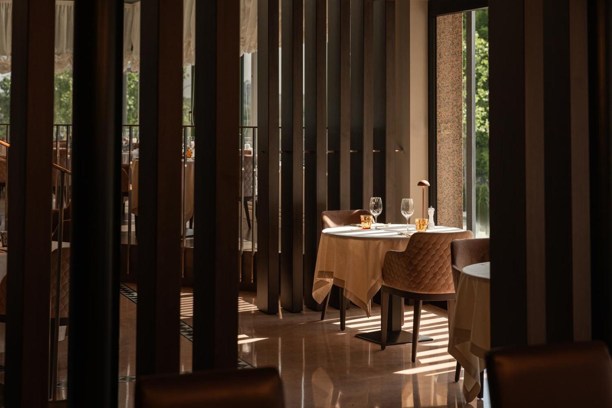 Hotel Leonardo Da Vinci Erba Esterno foto