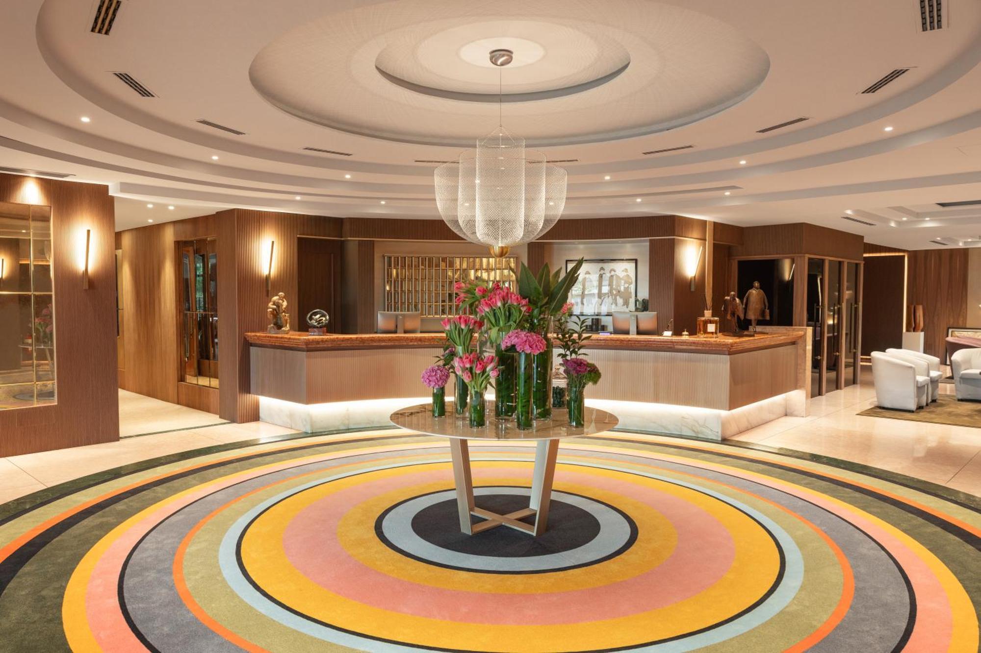 Hotel Leonardo Da Vinci Erba Esterno foto