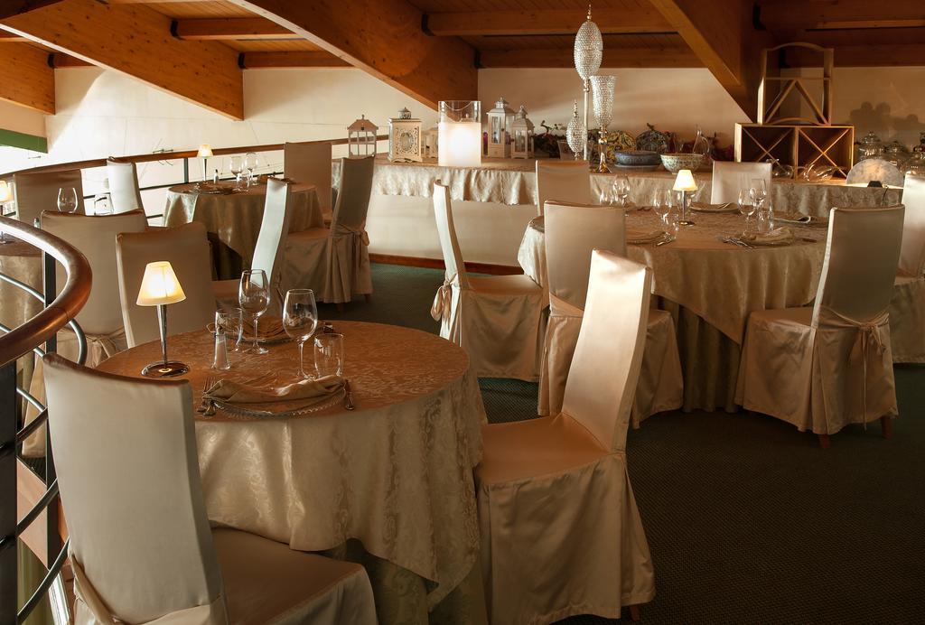 Hotel Leonardo Da Vinci Erba Esterno foto