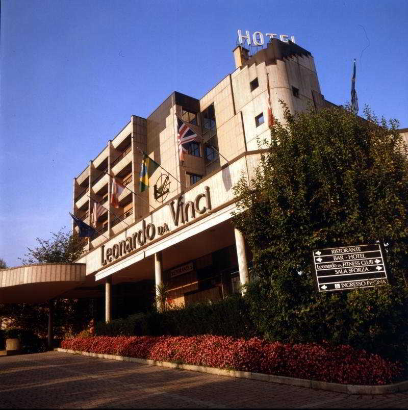 Hotel Leonardo Da Vinci Erba Esterno foto