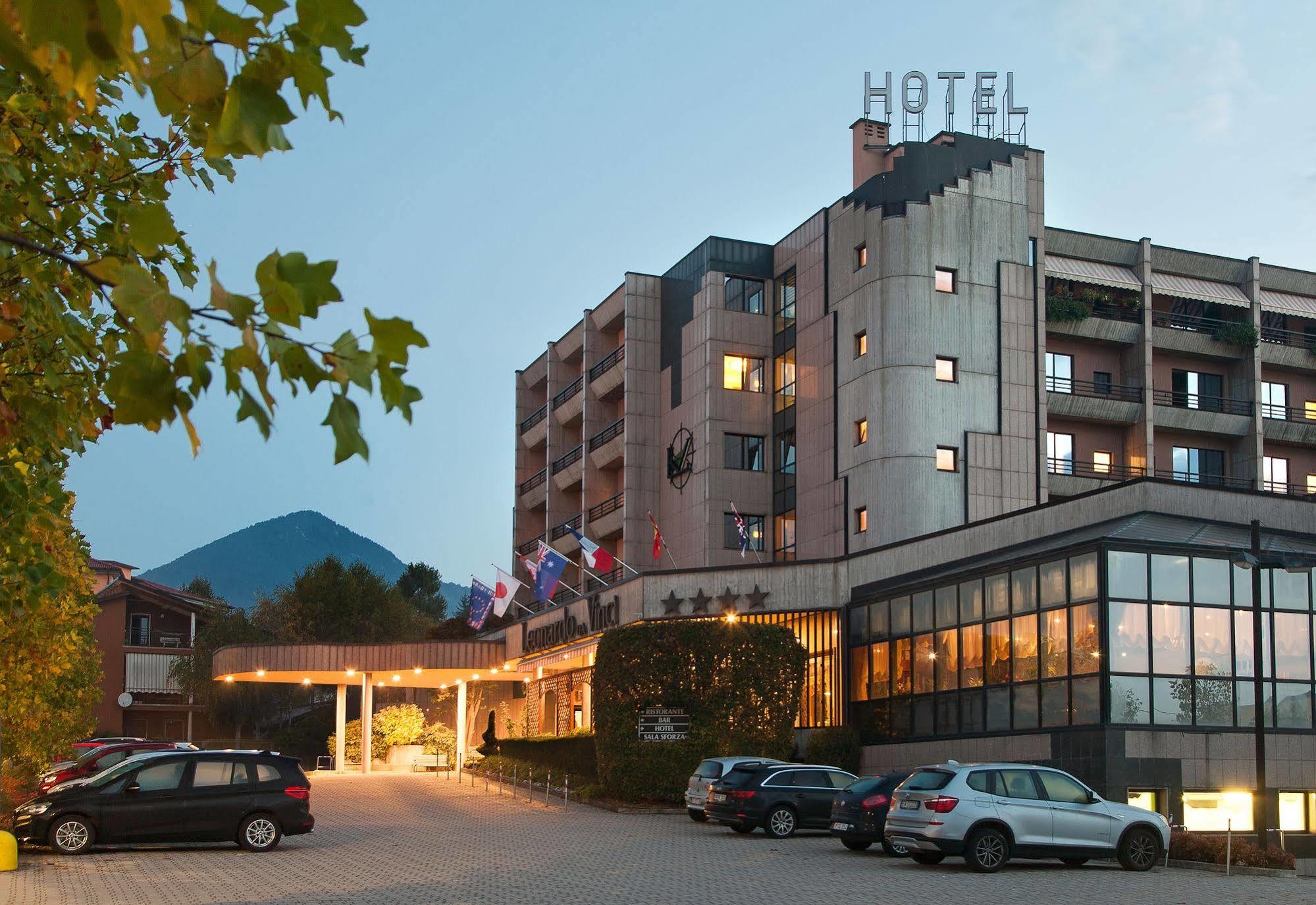 Hotel Leonardo Da Vinci Erba Esterno foto